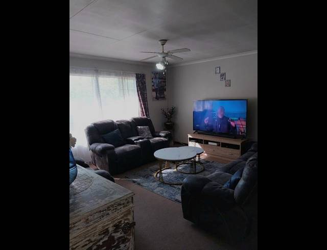 3 BEDROOM APARTMENT FOR SALE IN BOKSBURG WEST